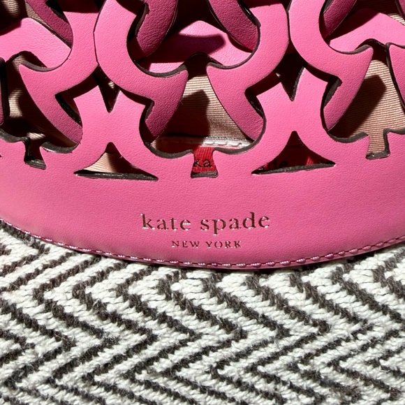 Kate Spade “Spade Flower” Cutout Dorie Bucket Bag - Pink - 2019 - NWOT - Picture 3 of 16